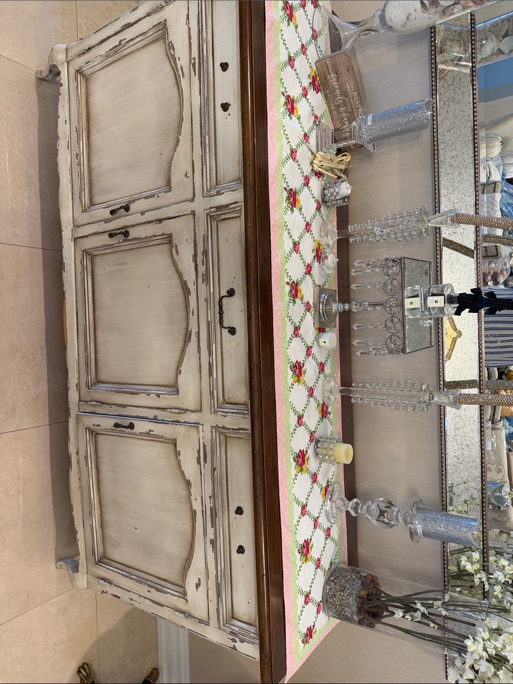 Vintage-Inspired Rose Lattice Table Runner